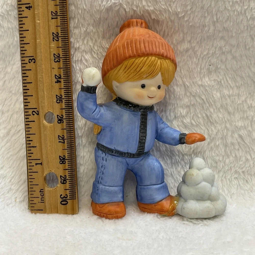 Vintage Enesco Girl Throwing Snowball 1984‎ Figurine Country Cousins